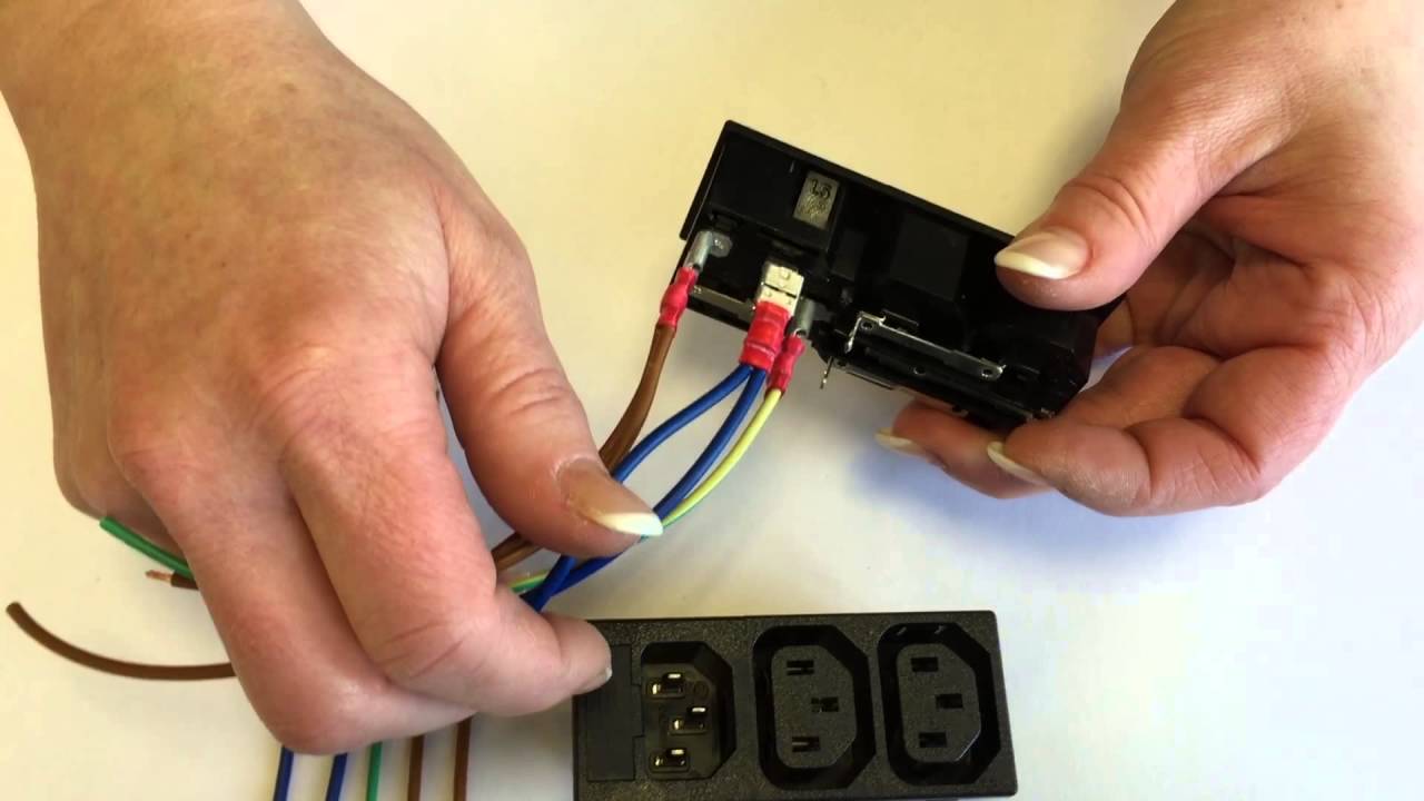 Montageanleitung-128: Kaltgeräte-Einbaukombination, 2 / 3 / 4 / 5-fach, 3-polig, Einbaustecker C-14