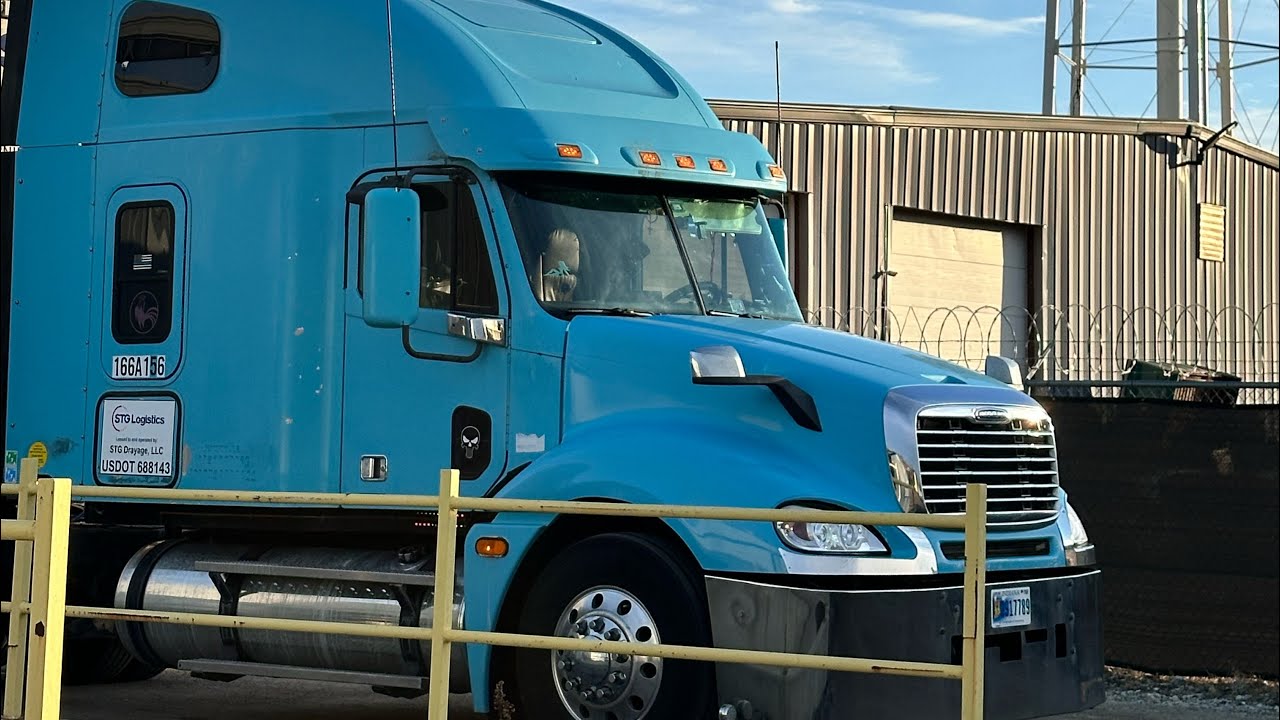 Come see the vibe on a Friday ! #TruckingLife   #TruckingVlog #OwnerOperator #CDLDriver #WorkVlog