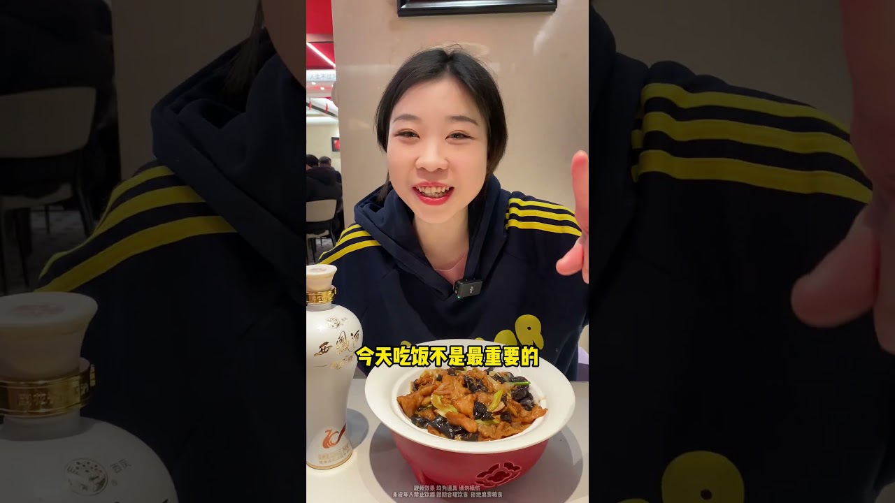 到山西偶遇路人拿酒换饭，不知道这一桌亏了还是赚了  #内容过于真实#白酒盲盒#酒蒙子
