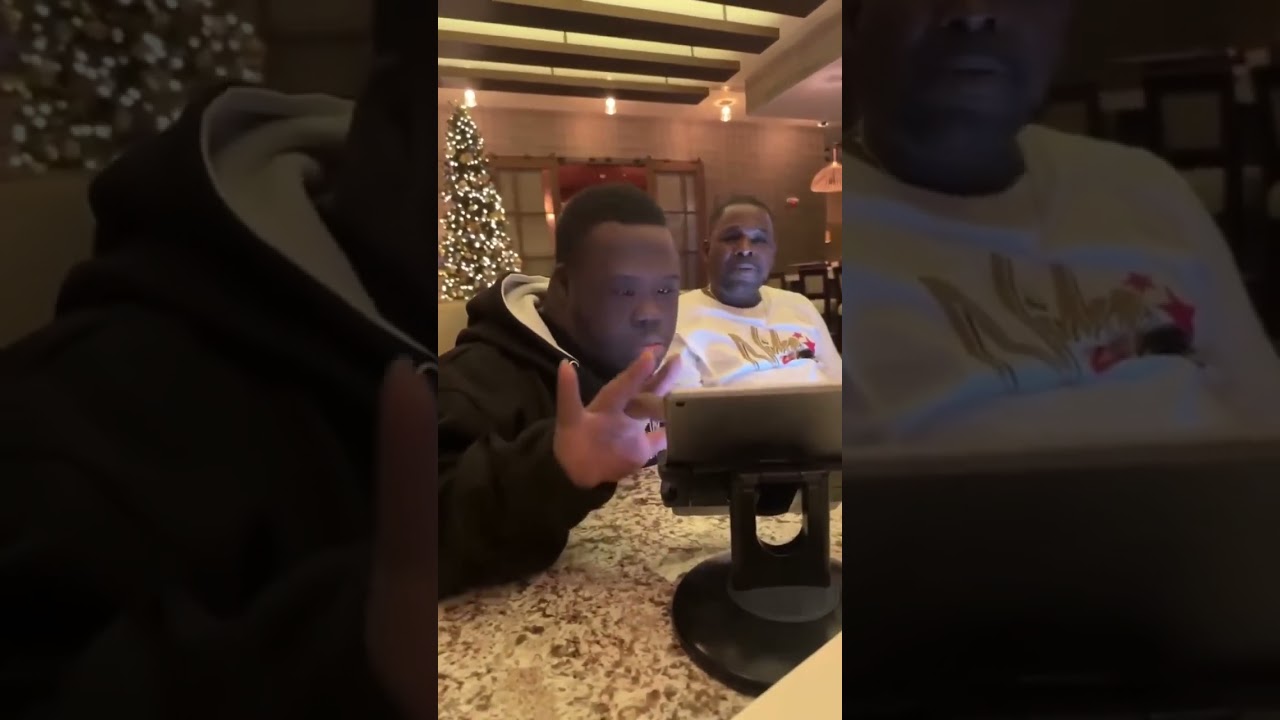 DJ Flash и Fleet сегодня вечером пошли выпить, даже DJ угостил его выпивкой 😂