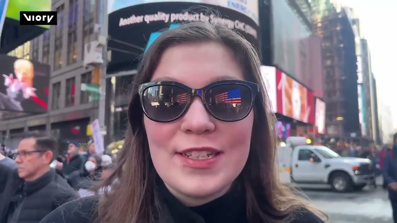 RATUSAN  RAKYAT BERHIMPUN DI JALAN UTAMA DI NEW YORK MENENTANG SERANGAN AS-ISRAEL KE ATAS IRAN.