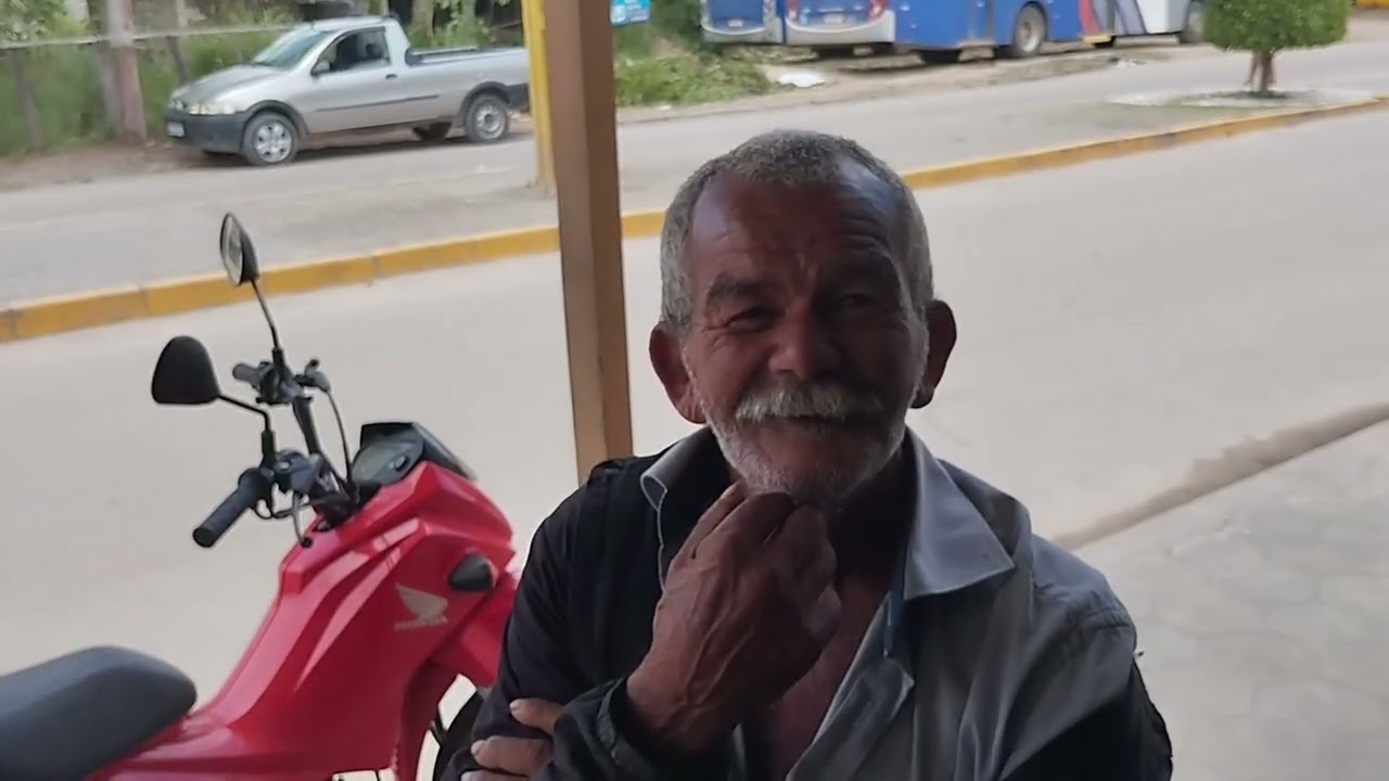 Seu bigode, homem mais alegre do mundo!