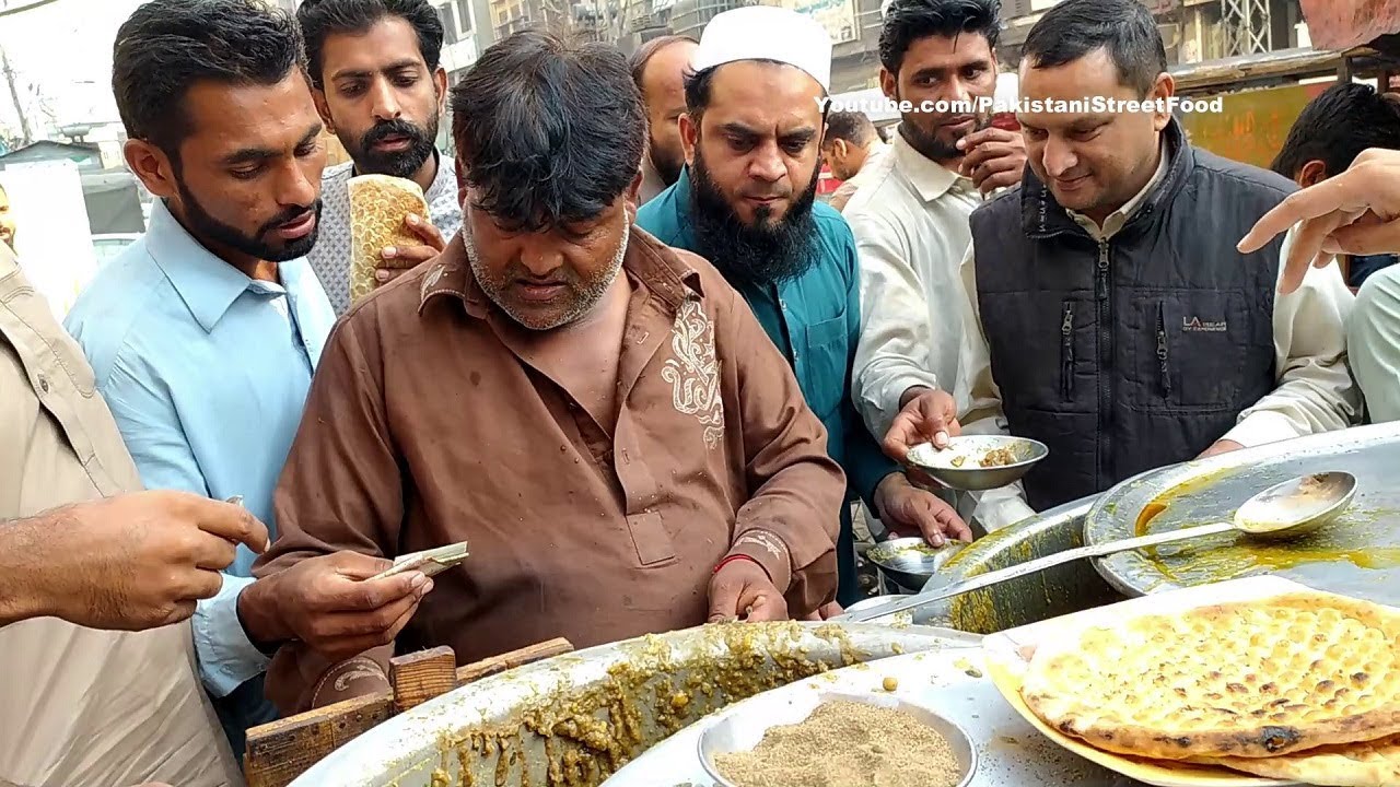 People Are Very Crazy For Billo Chana Chole | Billo Chana Chole At Lahore | Pakistani Street Food