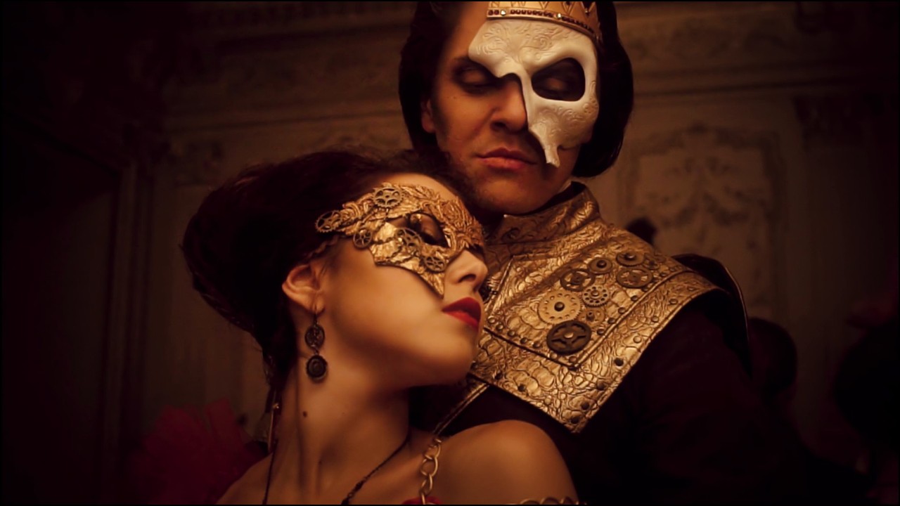 MASKED BALL - CORSET SHORT MOVIE