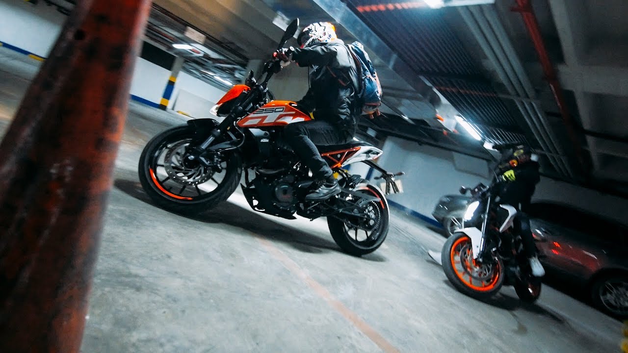 KTM Duke 390 vs Duke 250 DRIFT BATTLE in Colombia | RokON VLOG #28