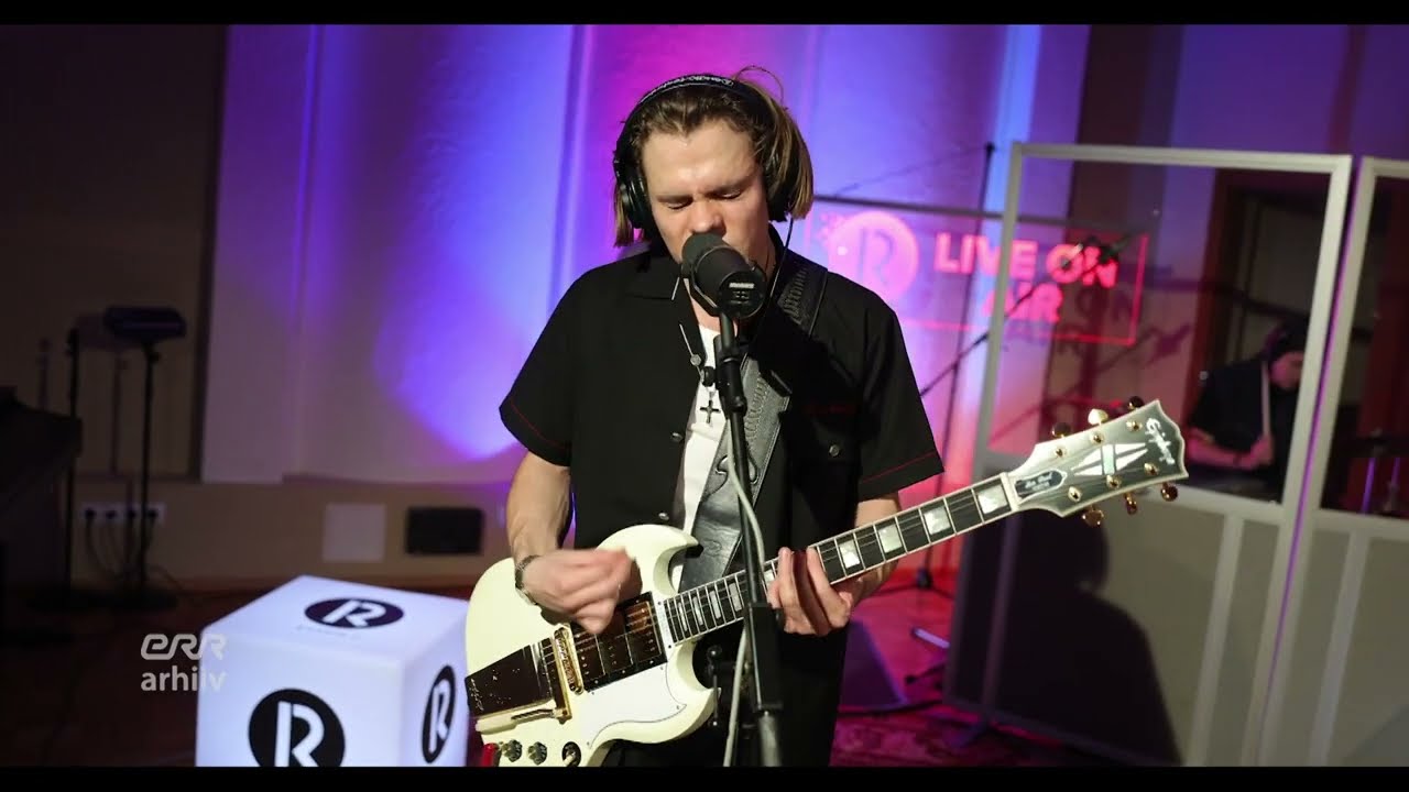 Echolove - BADHIGH (Live at R2 Minilive)