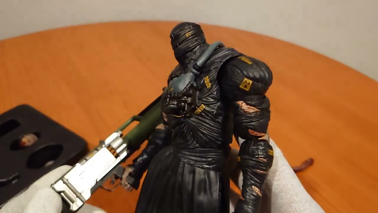 unboxing a collectible figurine the Patriot studio Nemesis