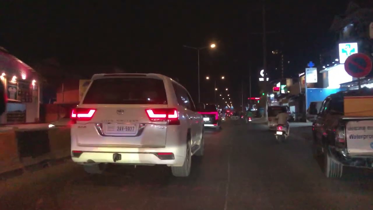 Night view on Mong Rithy Road