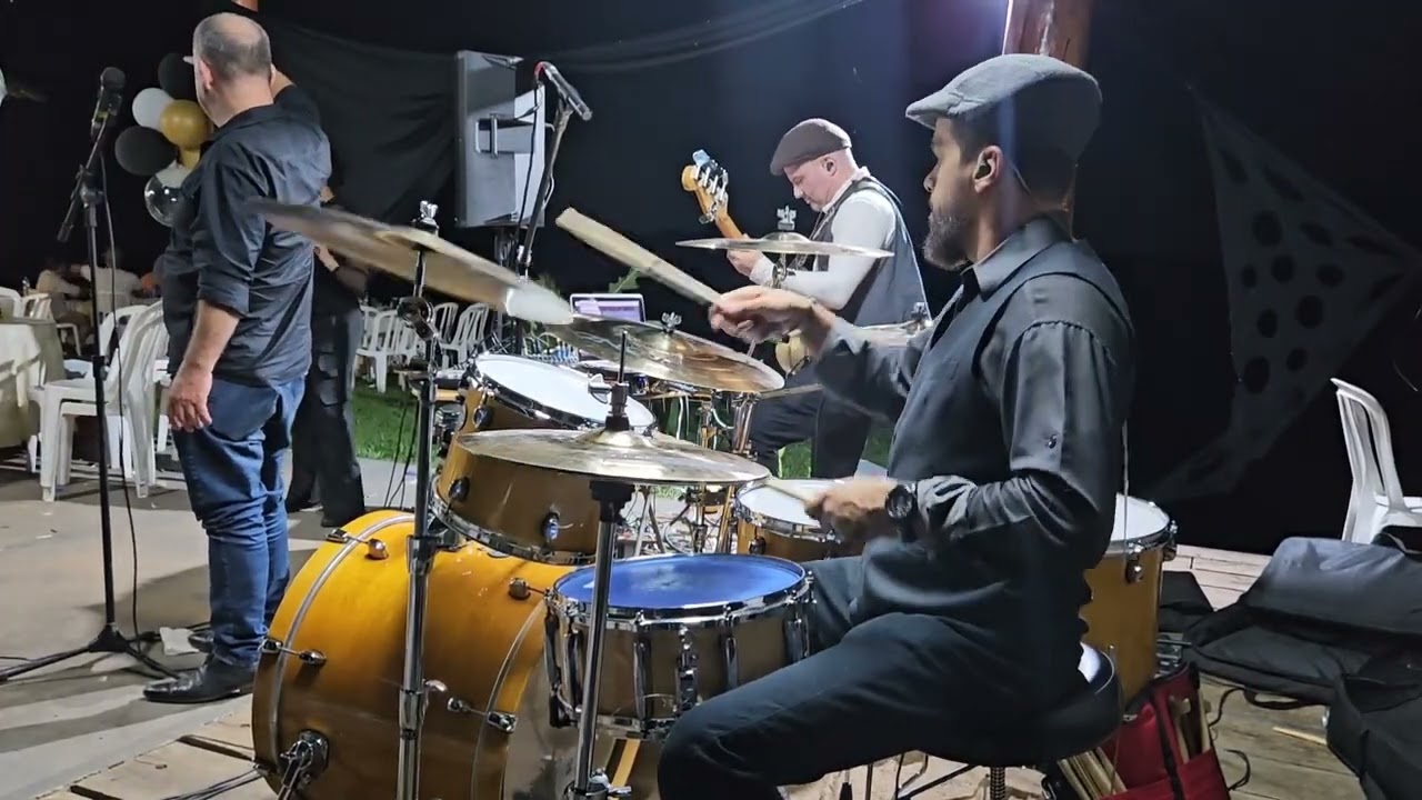 Tropa de Elite  e Pula do Tijuana.  Drum Cover  com minha banda Ensaio Aberto. 