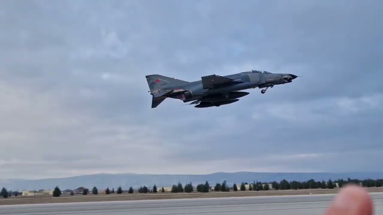 TÜRK HAVA KUVVETLERİ F-4E PHANTOM II - 50. YIL KUTLAMASI - İNİŞ VE KALKIŞ ANLARI 🦅🇹🇷🦅 (17.11.2024)