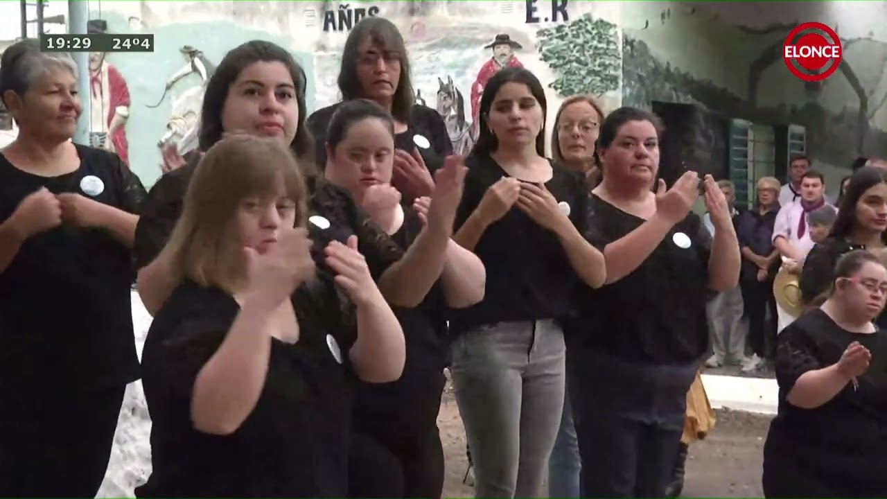 Acto de apertura del Festival de Jineteada y Folclore en Diamante