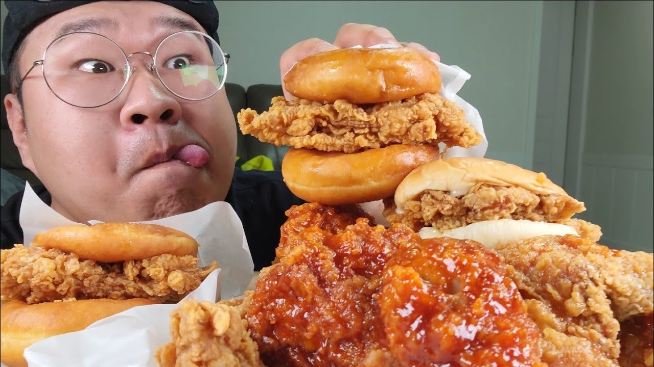 새로나왔다는 KFC도넛버거+켄터키치킨버거+블랙라벨치킨 먹방. Mukbang