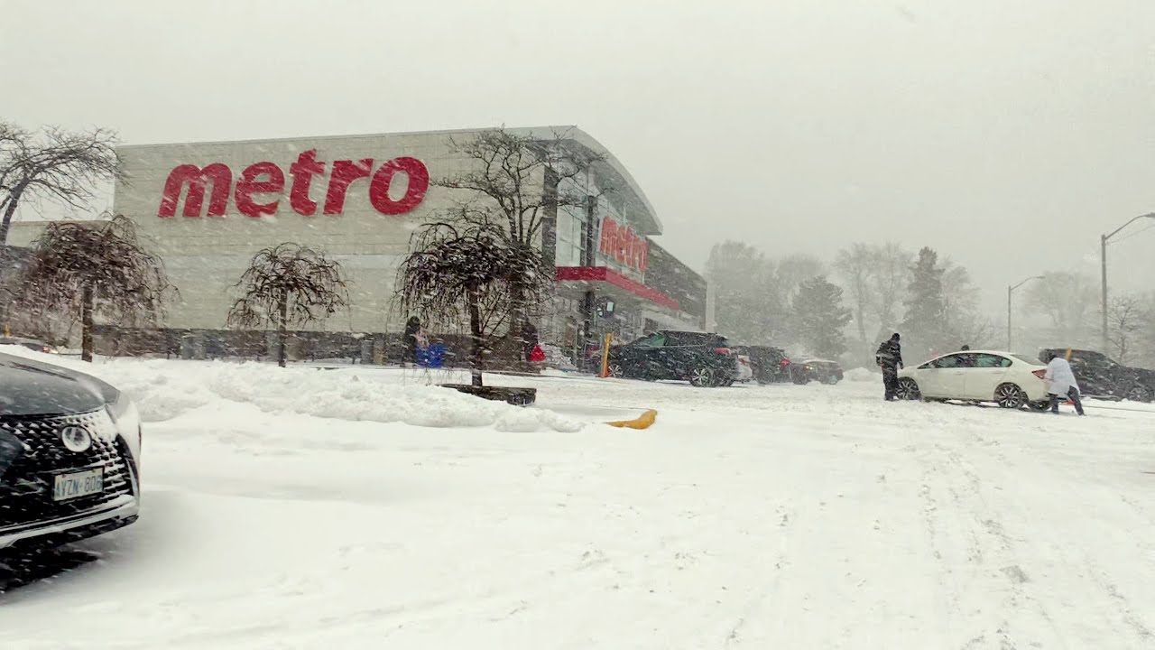 Toronto Snowstorm Walk ❄️ Boxing Day 2025 | 1.5 Hour Winter Walking Tour