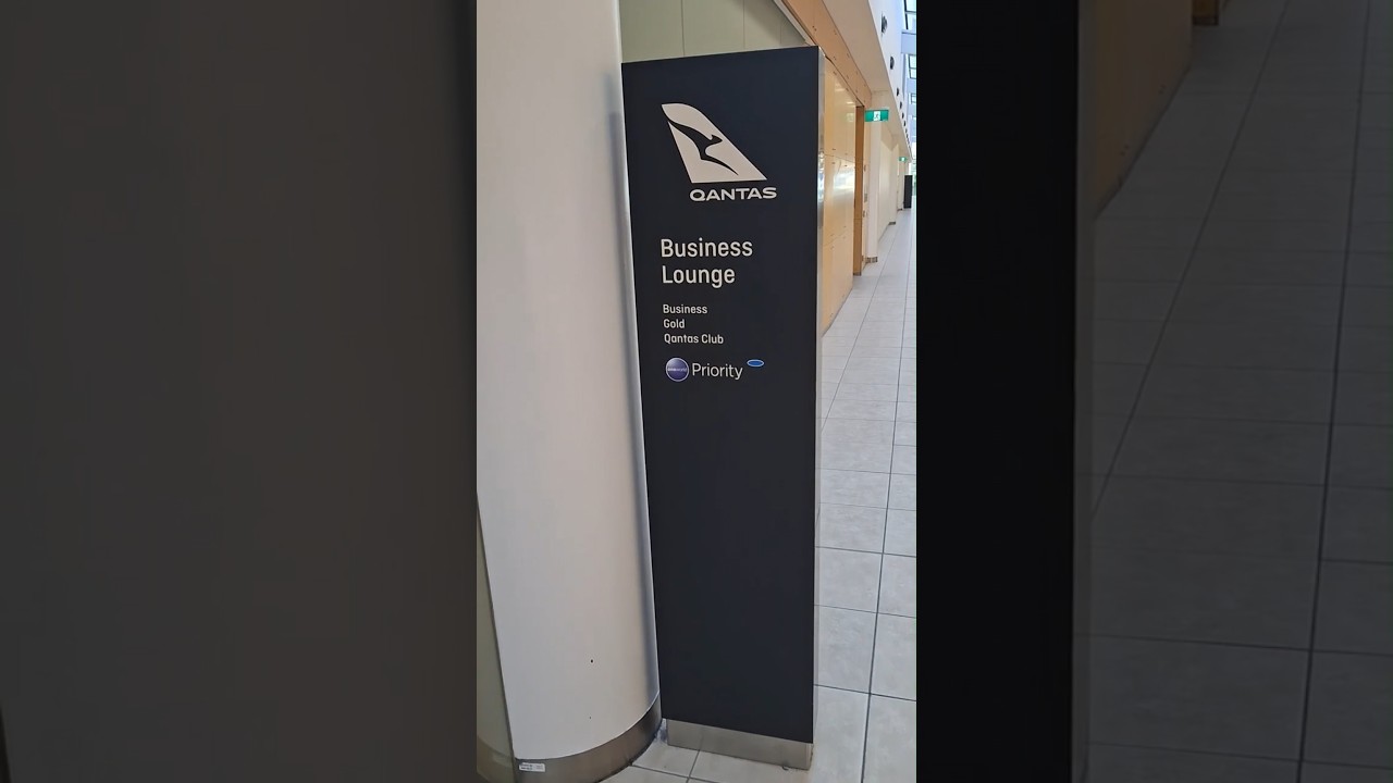 Qantas Business Class Lounge 2025 - Sydney Airport International Terminal #qantaslounge