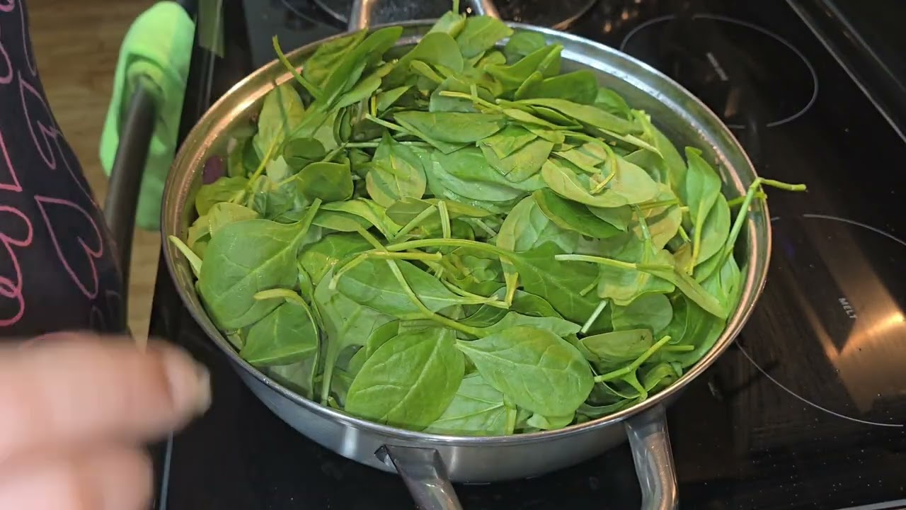 You’ll Love This Spinach Mushroom Combo🫠 #spinachmushroom #vegeterianrecipie @SanaLiving 