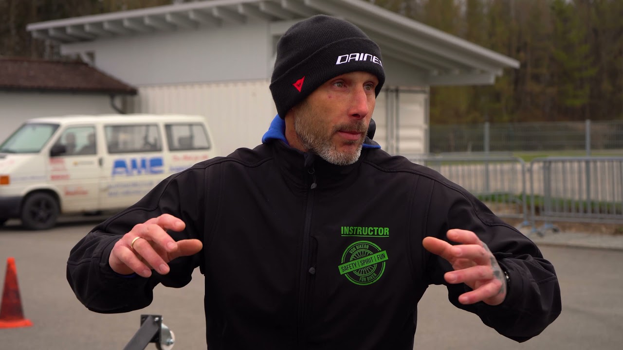 Schr&auml;glagentraining, kurventraining, Kurvenfahren, Uwesschievtraining, Motorrad
