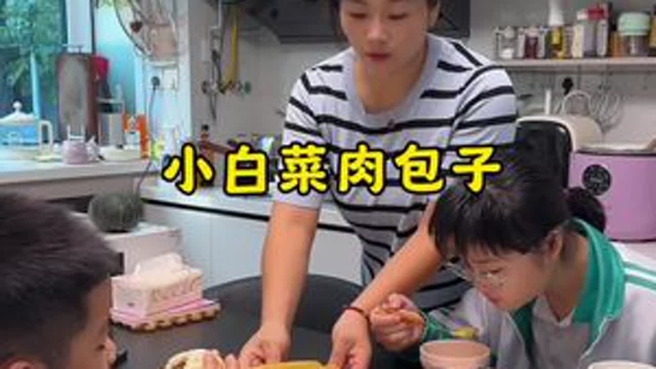 日子不就是这样么，平淡中有点小小的温暖，寂静时有一些淡淡的不安#记录真实生活#我的厨房日记#小白菜包子