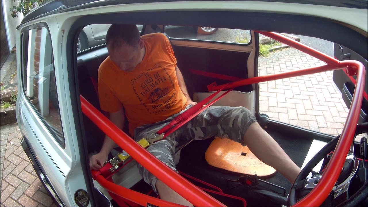 Classic Mini Workshop Part 26 - Fitting a roll cage