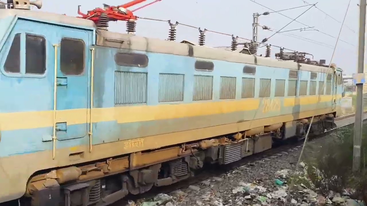 संत हिरदाराम नगर से भोपाल जंक्शन तक छोटी सी यात्रा@ItsHYVlogs @smalltowntraveller #train #railway 