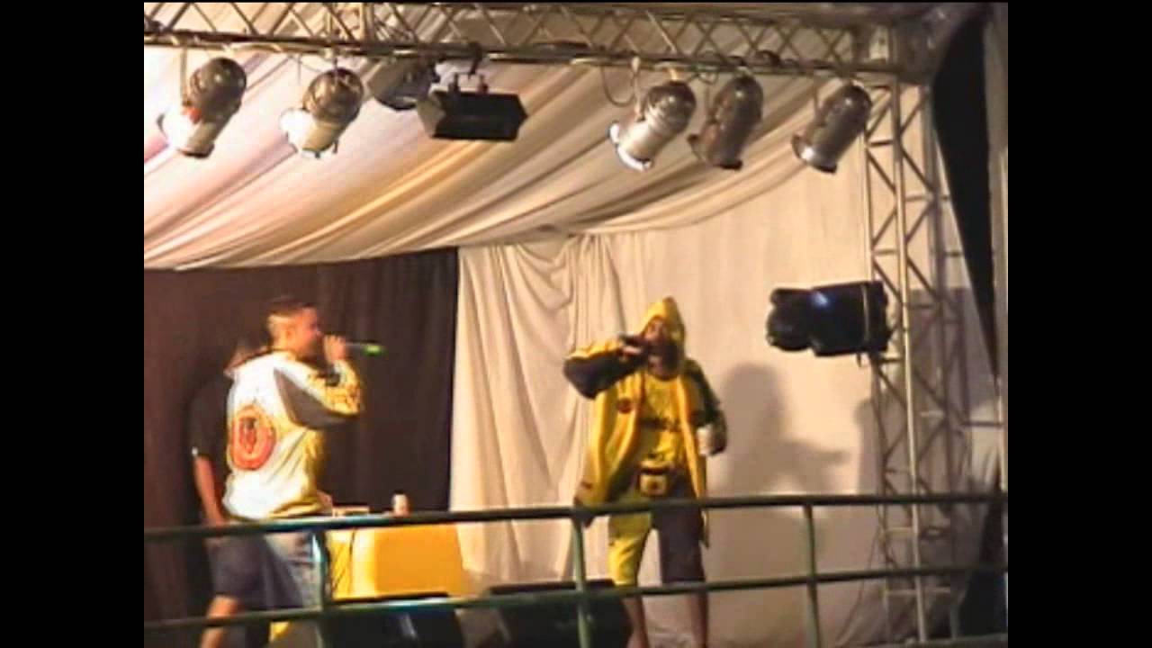 MC LEOZINHO DO RECIFE - BAILE FUNK NO GIGANTE DO SAMBA