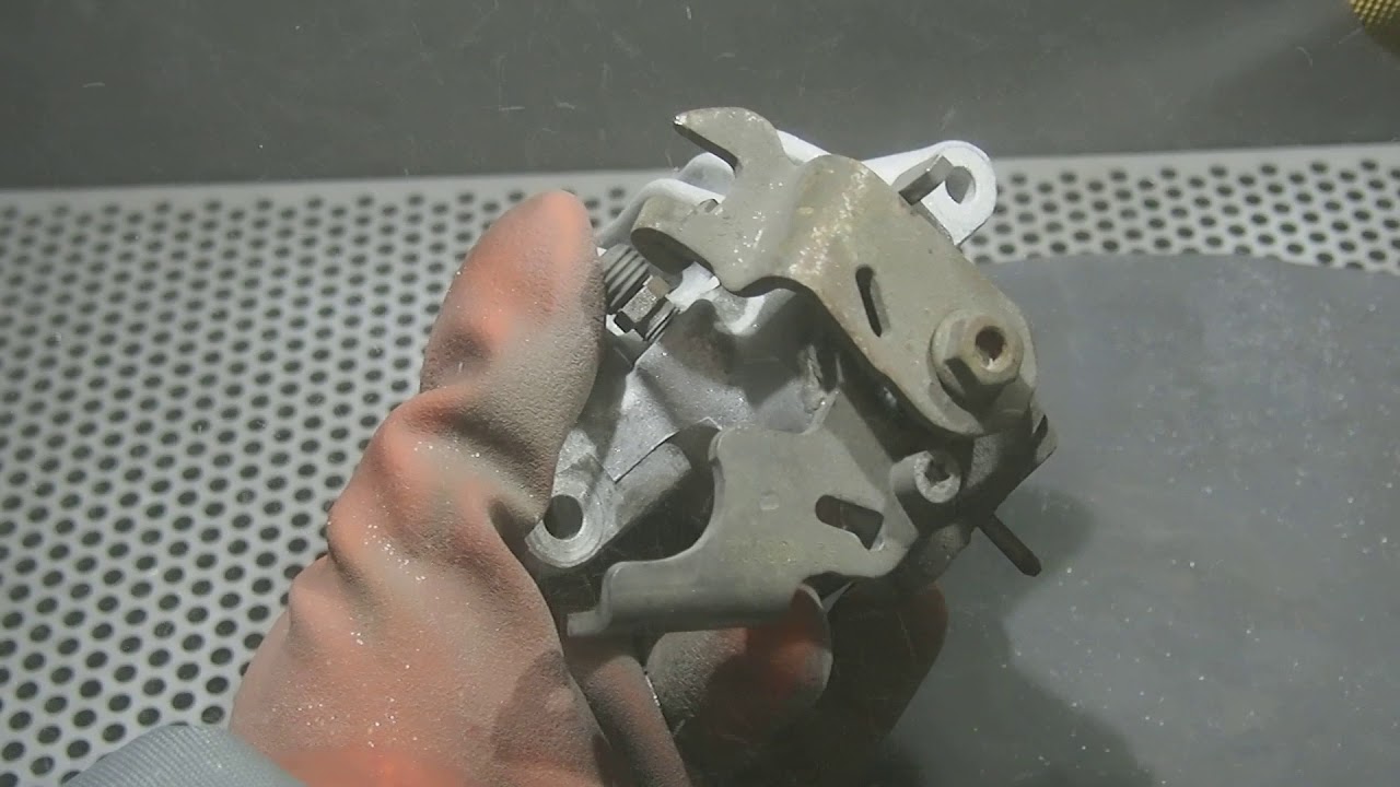 Kabina do piaskowania - piaskarka kabinowa marki BLASTERON