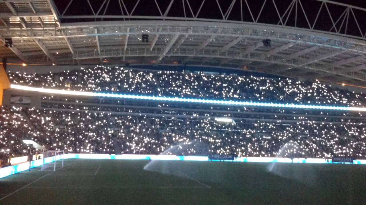 Hino FC Porto ao intervalo com as luzes apagadas - Jogo apresentação 2016/2017