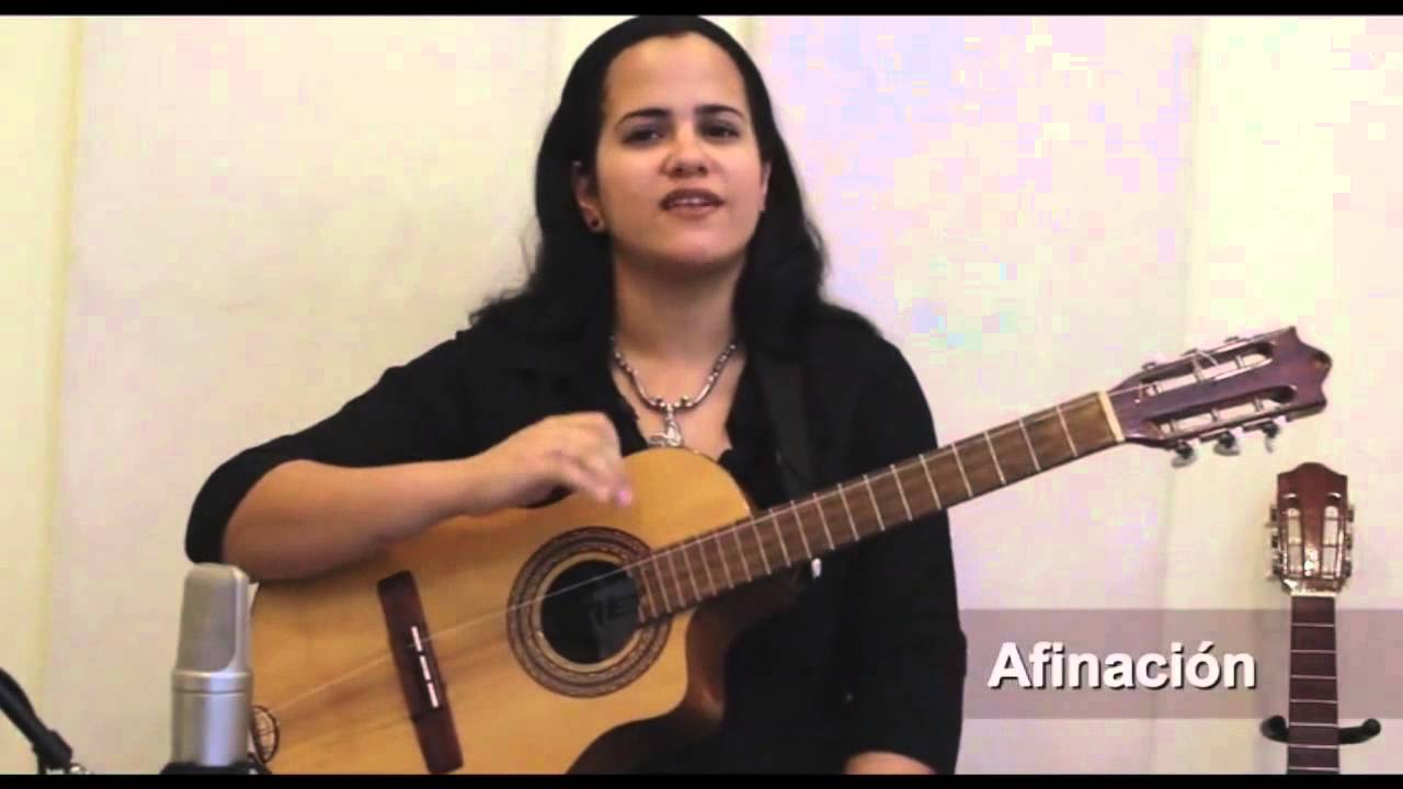 Historia, partes, afinación y postura. Enid Rosales