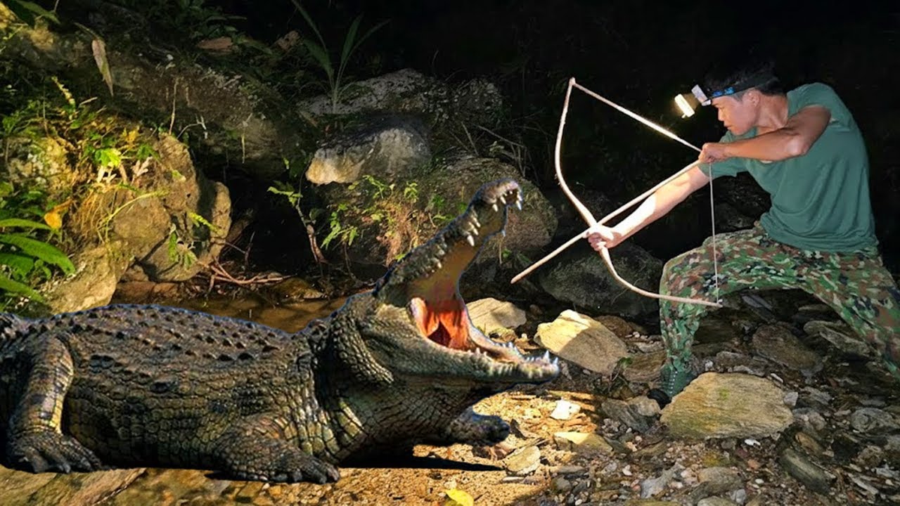 Night Survival Hunt: Crocodile Attacks, Catching Stream Fish & Extreme Shelter Skills