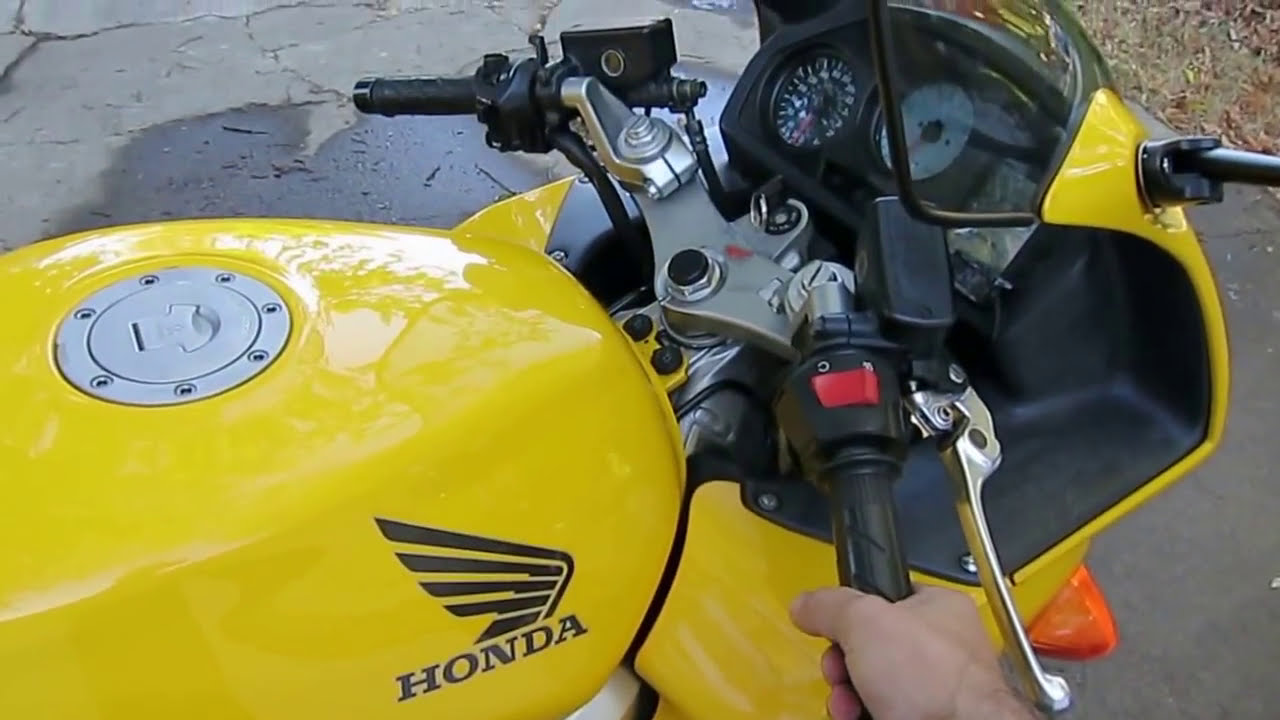 1999 Honda VFR 800 - Start and walk around with Two Brothers exhaust.