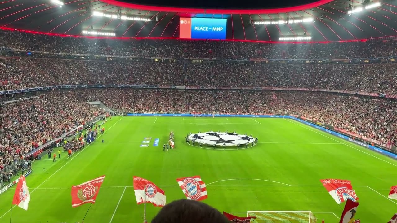 Einlauf der Mannschaften und Champions League Hymne FC Bayern M&uuml;nchen - Manchester United 20.09.2023