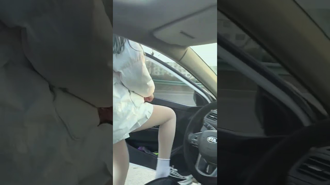 Let's hang out, girls #cardriving #cargirl #short #girlfriends #ladydriving #chinesegirls