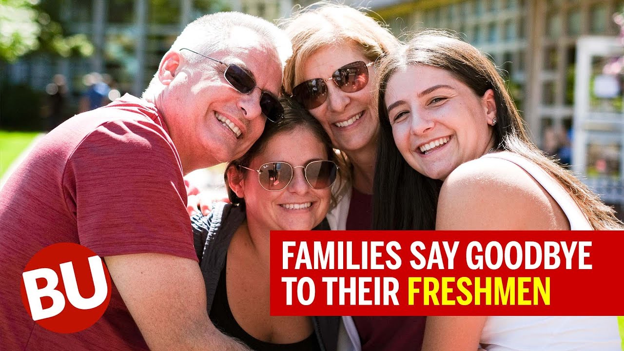 Families Say Goodbye to their Freshmen