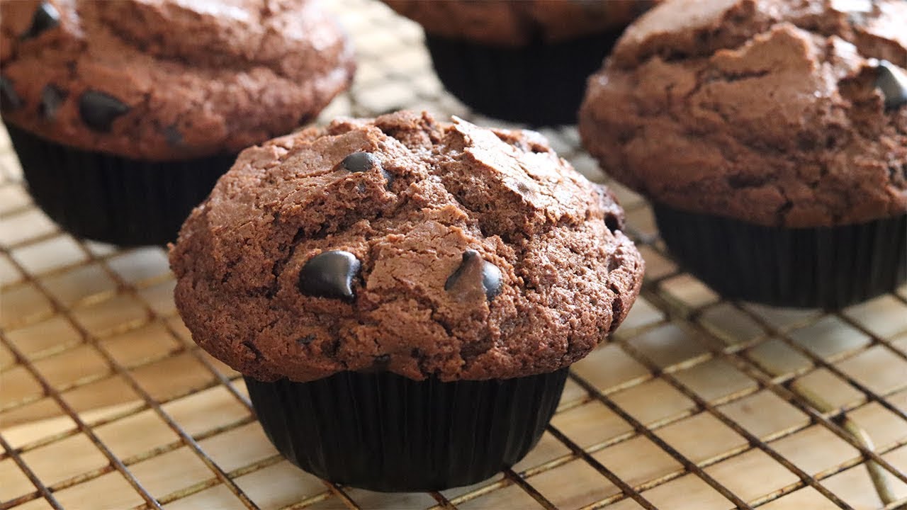 超简单的巧克力马芬教程，所有材料搅一搅，轻松做出松软美味的马芬蛋糕Super Easy and Super Delicious! Double Chocolate Muffins Recipe