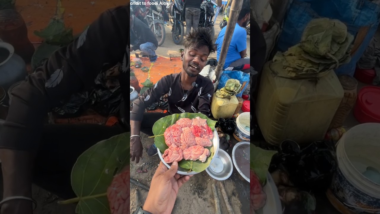 Jharkhandi Tashna: Eating this sharpens the mind. #streetfood #muttonfry #food #indianfood #triba...
