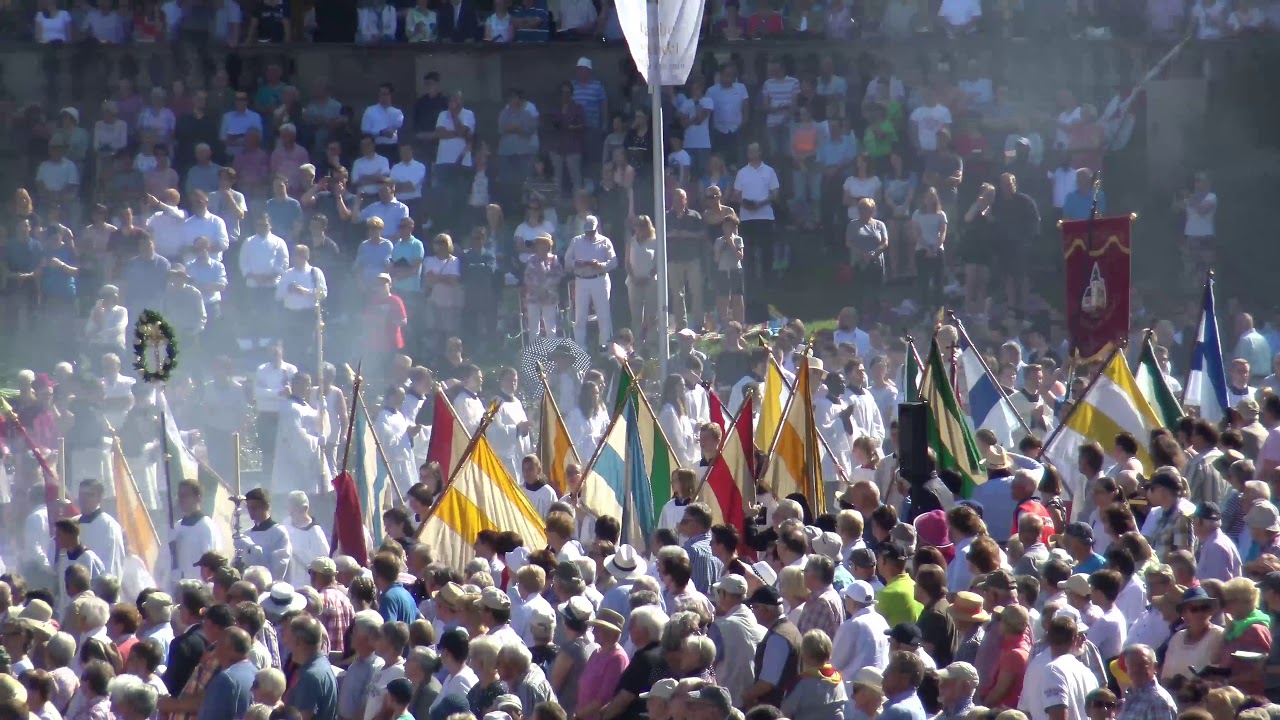Bonifatiusfest Fulda 2019 - Einzug auf dem Domplatz