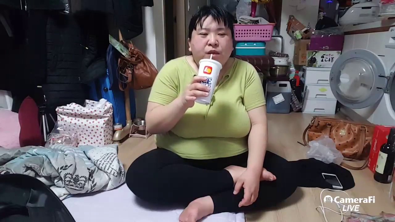 복부인 롯데리아  핫크리스피버거  모짜렐라버거 오징어링 치즈스틱 약과 지루님이 양파와인만들기 먹방💗💗💗💗💗💗💗 mukbang