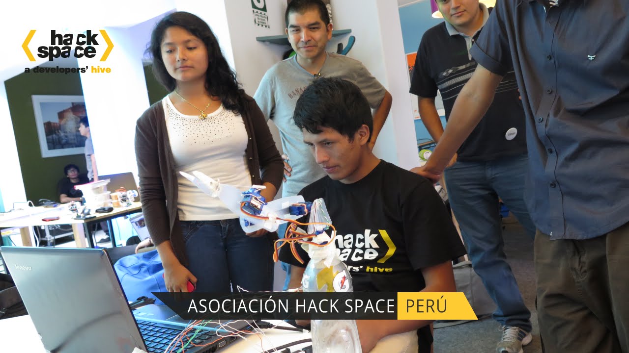 Brazo Rob&oacute;tico Controlado por Eye Tracking - HackSpace Per&uacute;