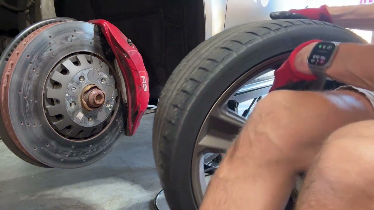 Audi RS5 B9/B9.5 Jacking up car and Removing tires