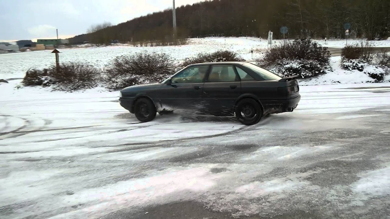 Audi 90 20V Quattro snow drifting