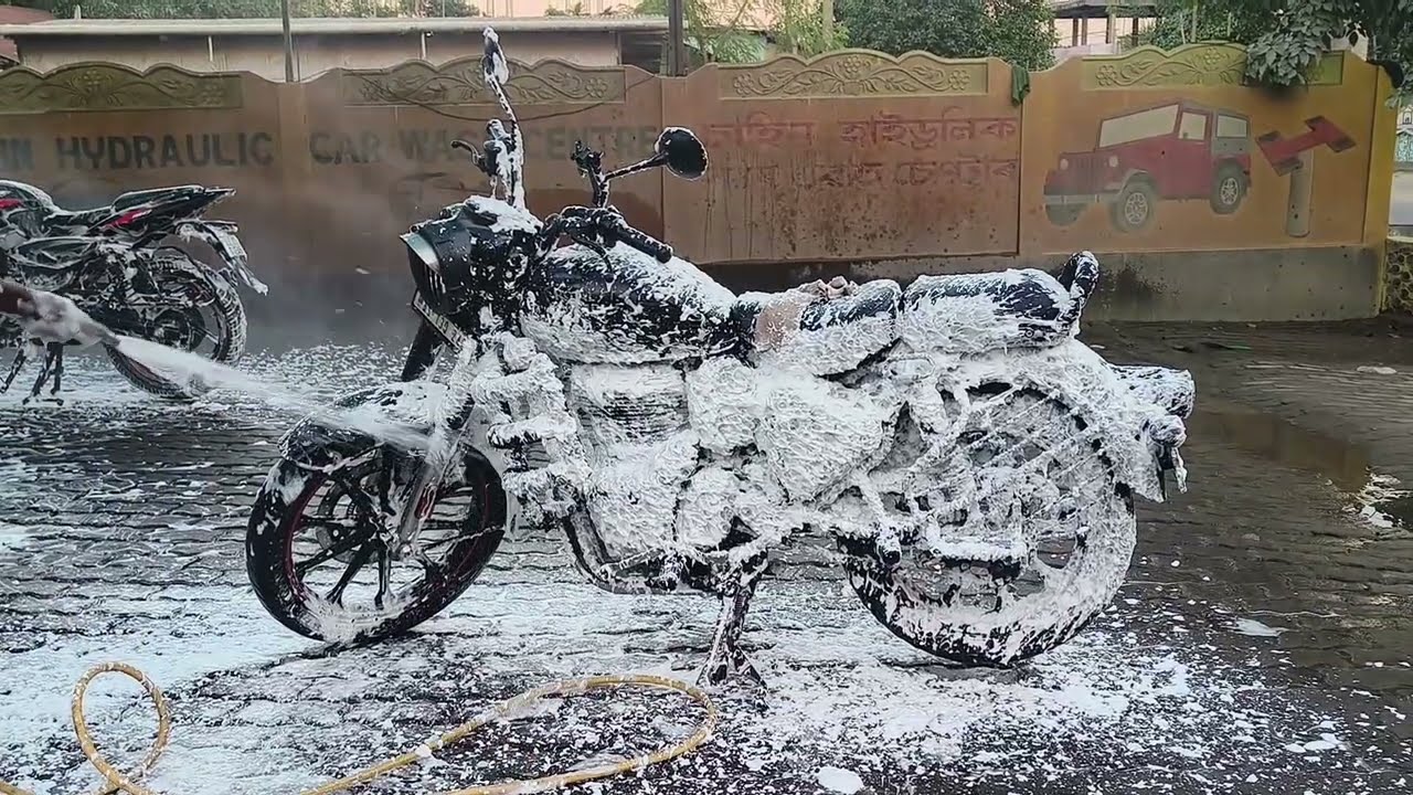 ROYAL ENFIELD CLASSIC 350 BIKE WASHING | @royalenfield @MrBeast #viralvideo #trending #royalenfield