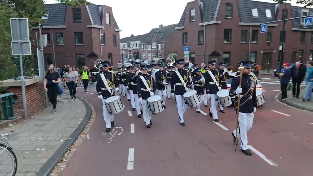 @amigoleiden 2 oktober onderweg naar startpunt van de taptoe