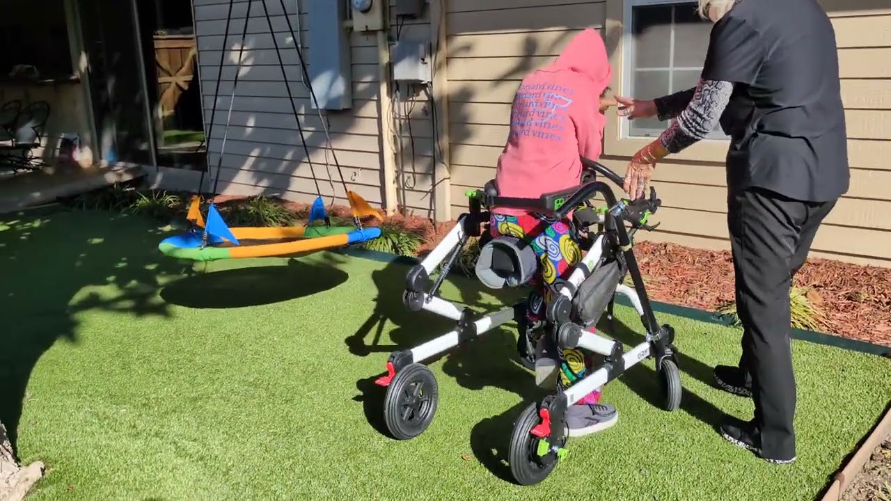 «День терапии на заднем дворе! 12-летний подросток обрести силу и уверенность в себе благодаря тр...