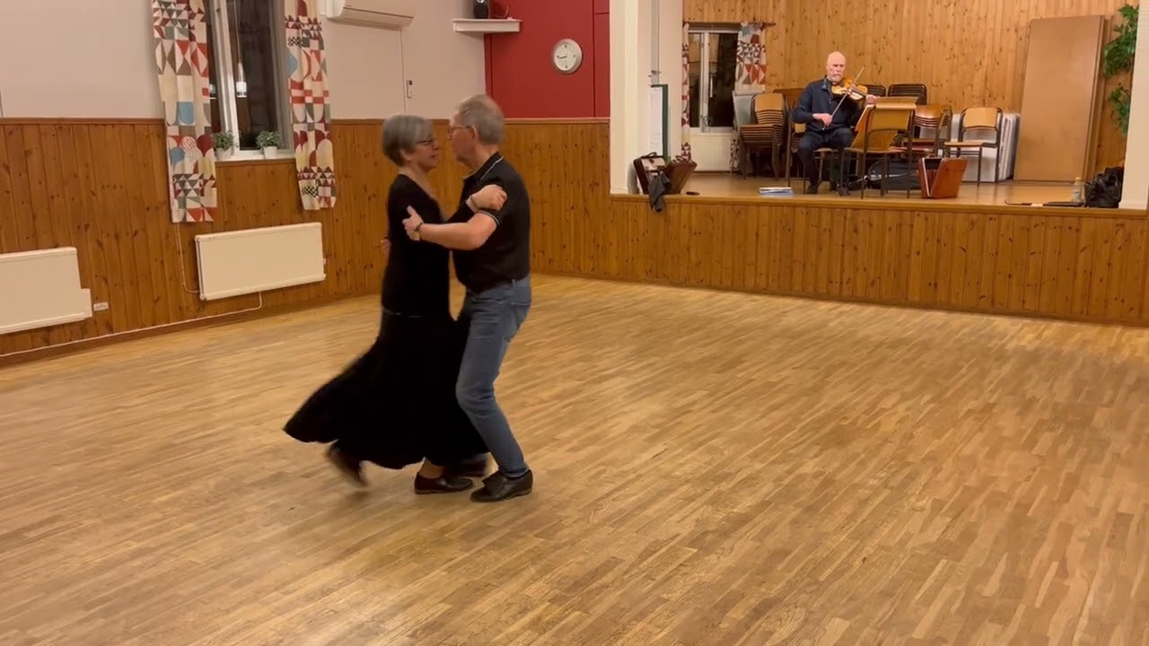 5  Polka och slunga från Södra Dalarna.