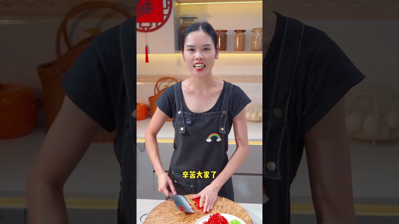 我又发现了一个大蒜非常好吃的新做法，相信你一定没见过，咸香入味，外焦里糯，下酒又下饭，比烧烤还要好吃 #孜然大蒜 #美食做法 #美食教程
