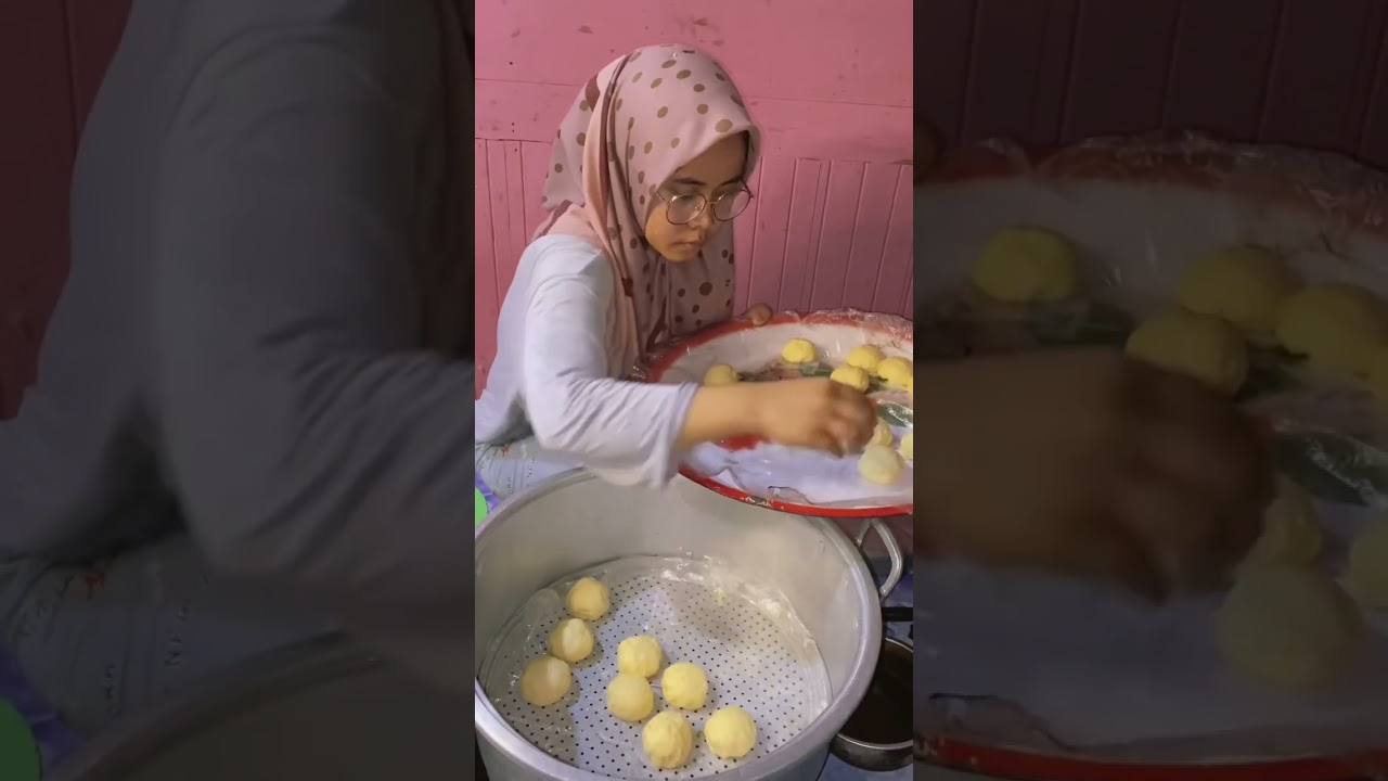 Jualan kue keliling