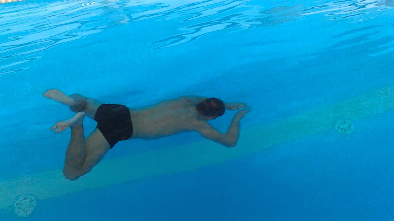 Ratownik Marek Wiśniewski 50m. pod wodą.