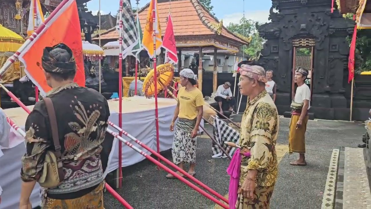 Persiapan piodalan di merajan agung griya gede manuaba riang 🙏