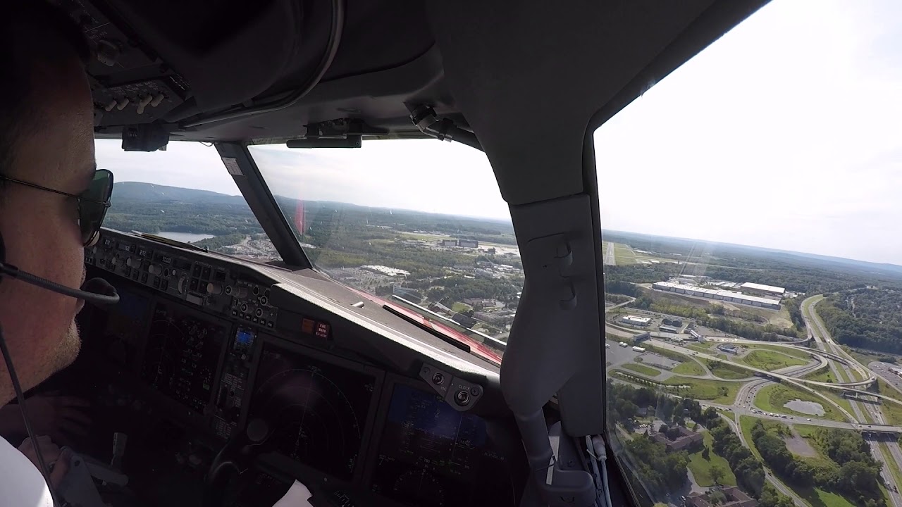 Arrival into Stewart International, Newburgh, New York, USA - Boeing 737 MAX 8