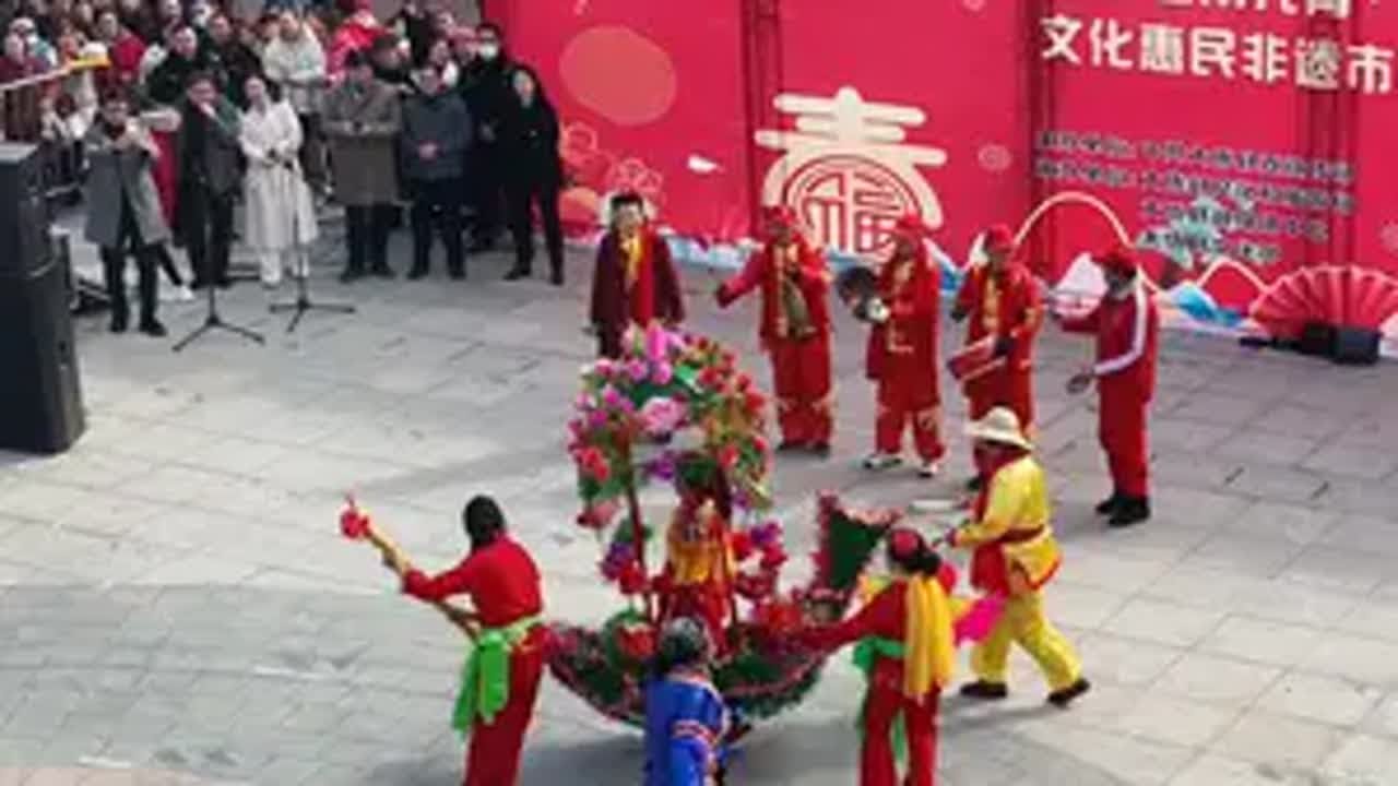 《宣化店灯歌》历史悠久，旋律优美，唱腔脍炙人口，唱词调整随意且接地气。大悟县内有众多的采莲船表演队，风格多样，由当地村民自发组织，自编自唱，趣味性强，常活跃在每年春季至元宵节期间的各个乡镇，挨家挨户