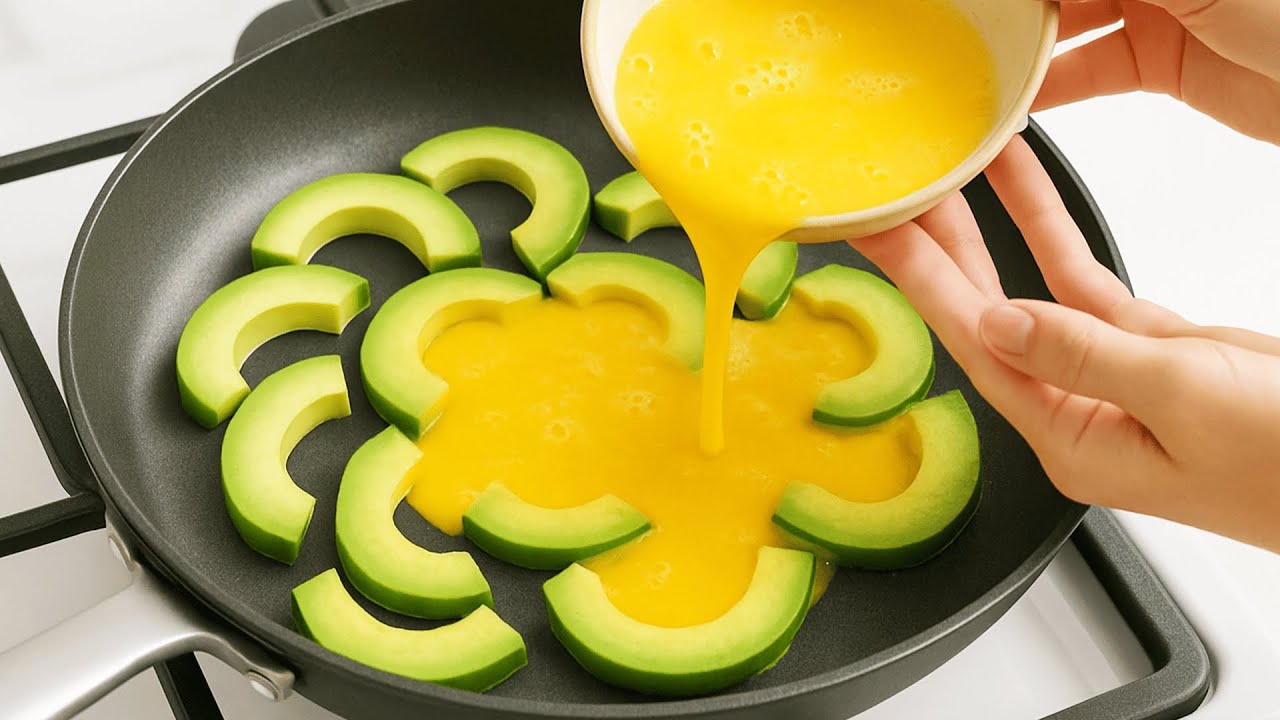 Tastier than pizza! A lazy breakfast in 5 minutes — just take Avocado and eggs!